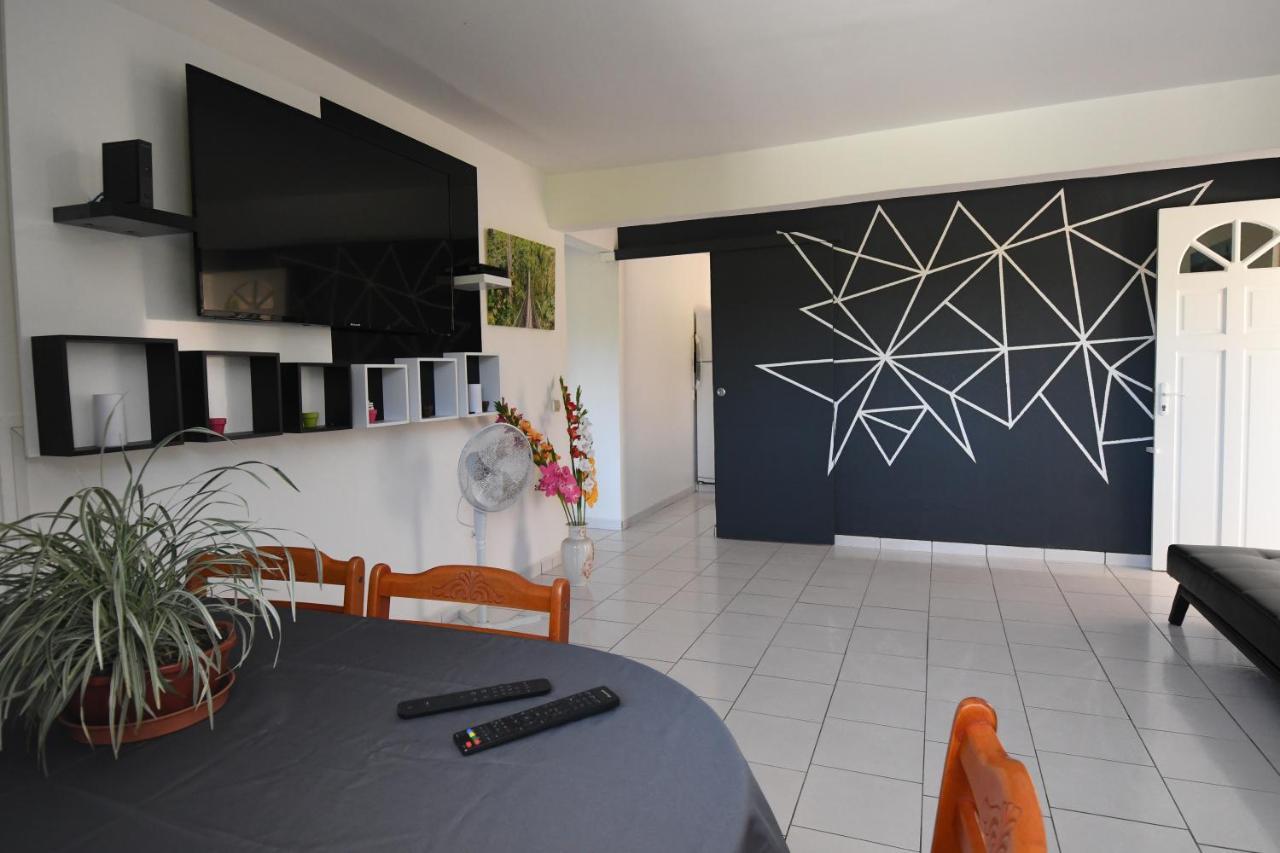 Chez Tatie-Clo Devient Gray Coconut Cake Villa เลอ มูเล่ ภายนอก รูปภาพ